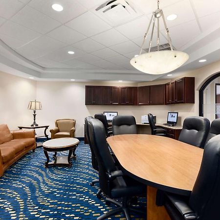 Hampton Inn Уотертаун Экстерьер фото