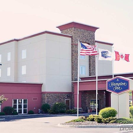 Hampton Inn Уотертаун Экстерьер фото