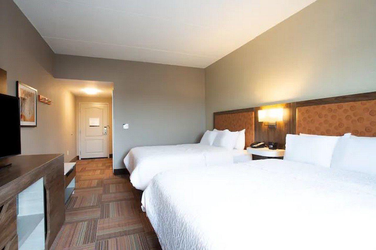 Hampton Inn Уотертаун Экстерьер фото