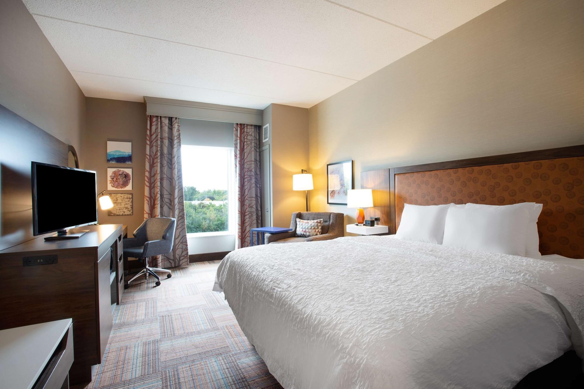Hampton Inn Уотертаун Экстерьер фото