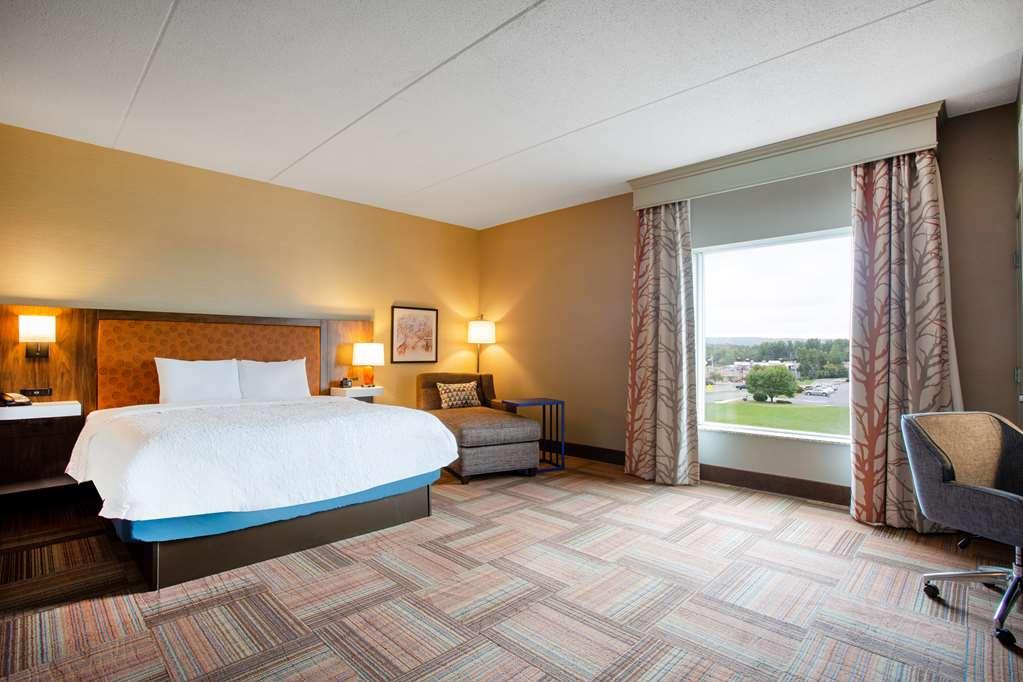 Hampton Inn Уотертаун Номер фото