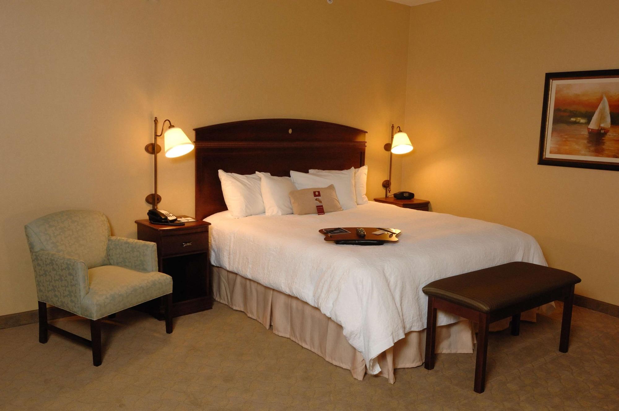 Hampton Inn Уотертаун Экстерьер фото