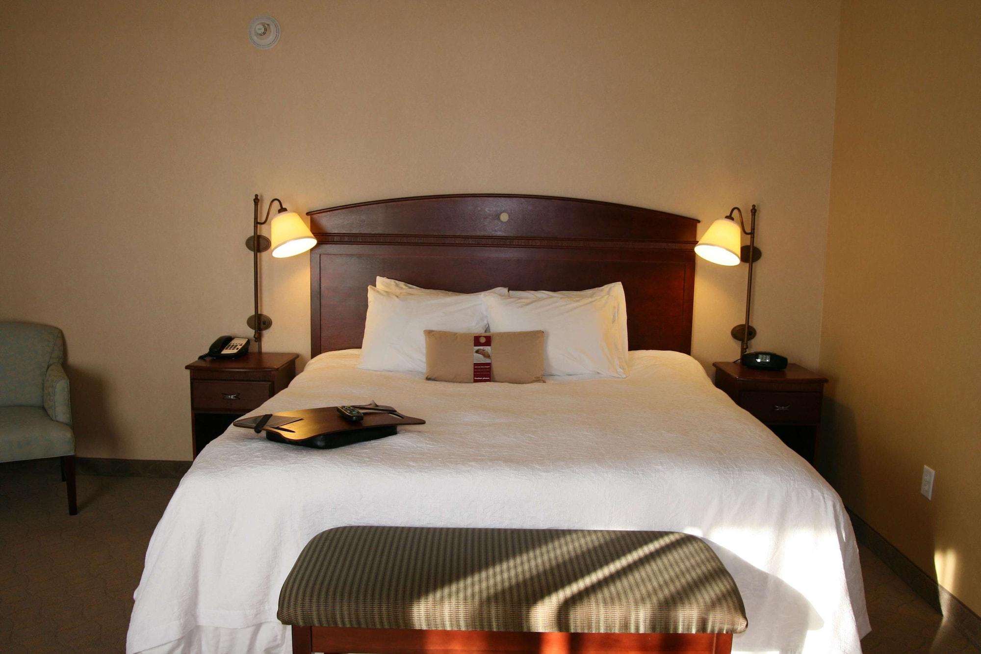 Hampton Inn Уотертаун Экстерьер фото
