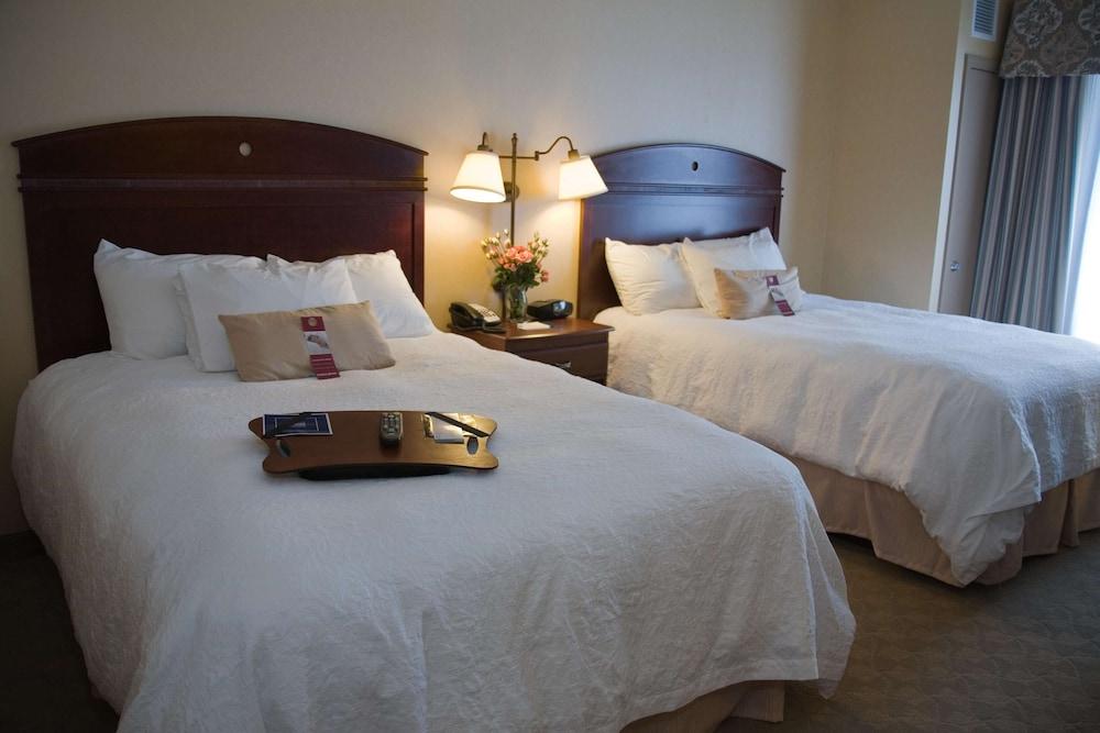 Hampton Inn Уотертаун Экстерьер фото