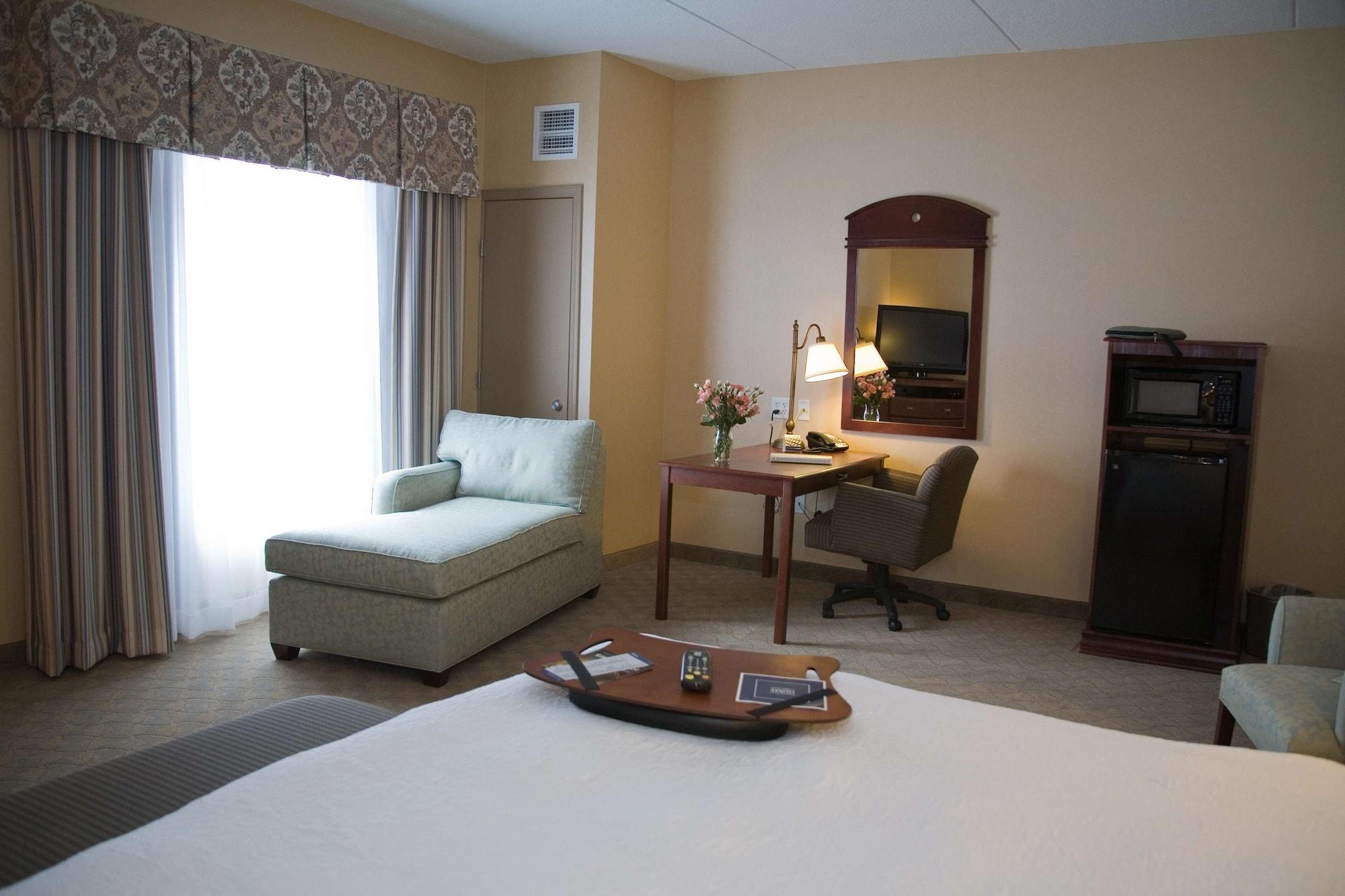 Hampton Inn Уотертаун Экстерьер фото