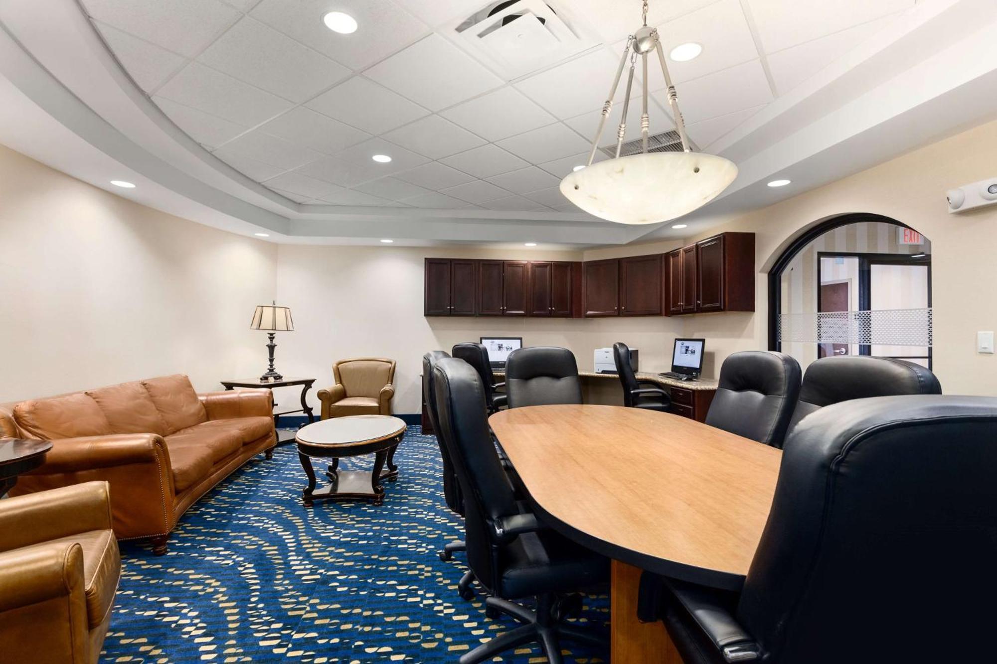 Hampton Inn Уотертаун Экстерьер фото