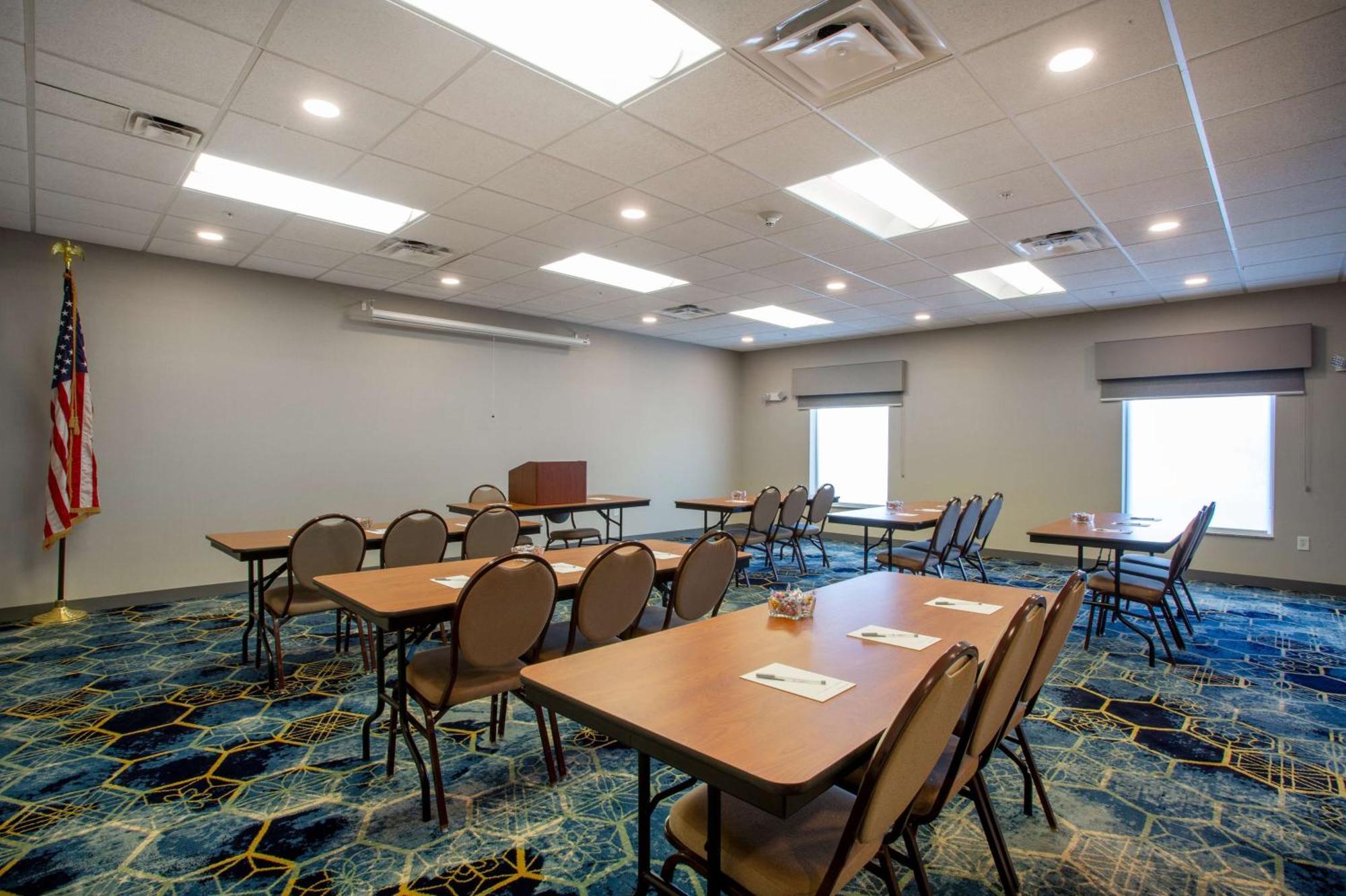 Hampton Inn Уотертаун Экстерьер фото