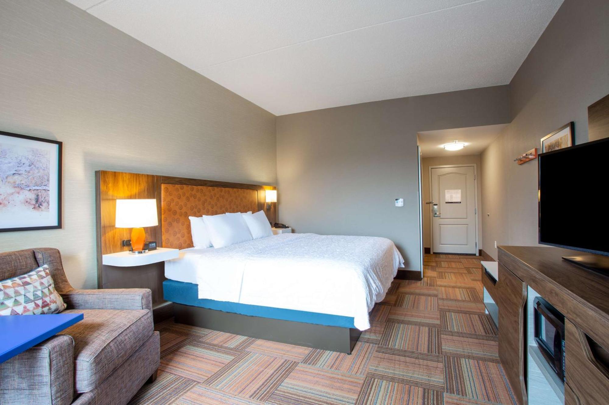 Hampton Inn Уотертаун Экстерьер фото