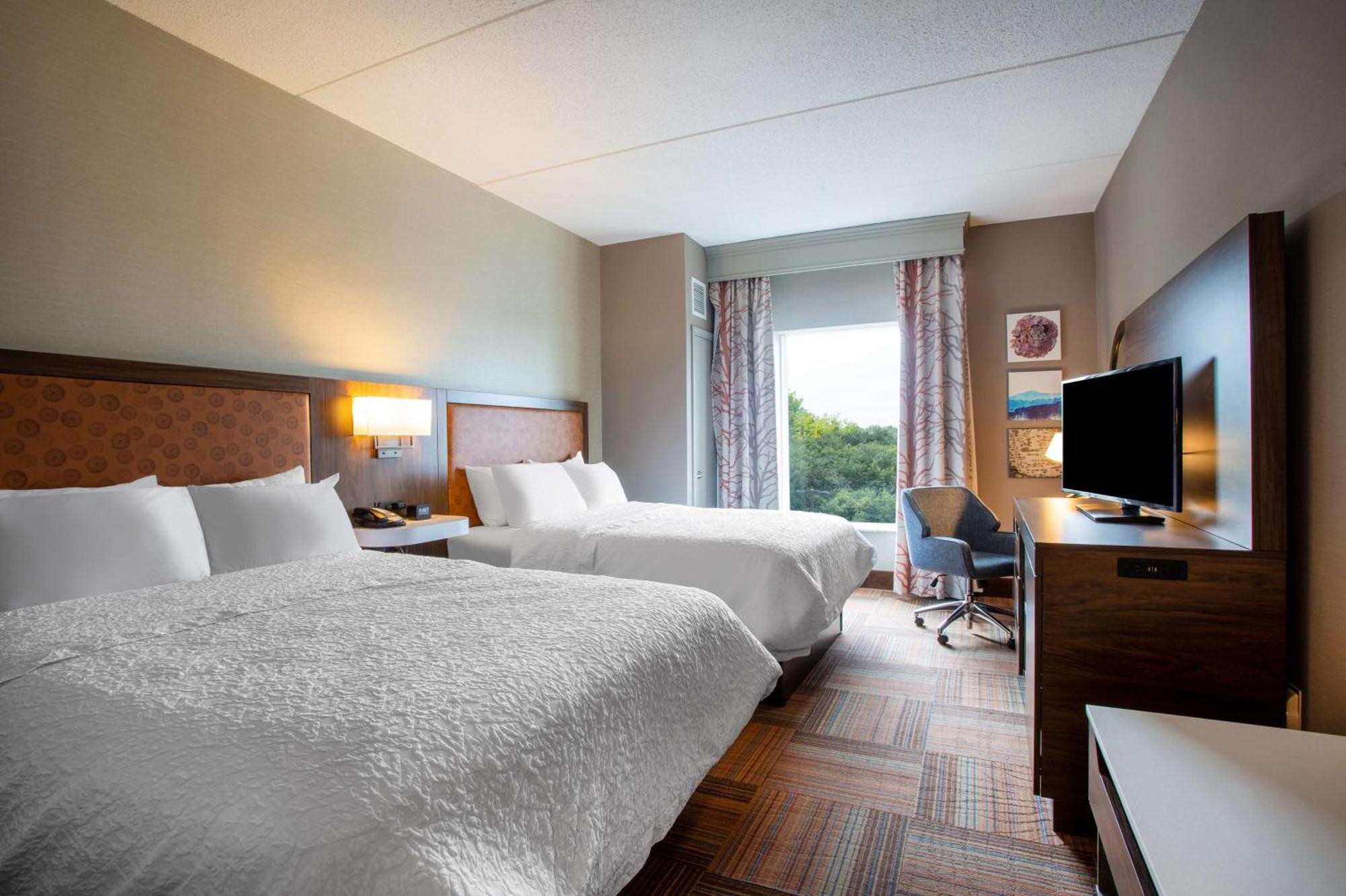 Hampton Inn Уотертаун Экстерьер фото