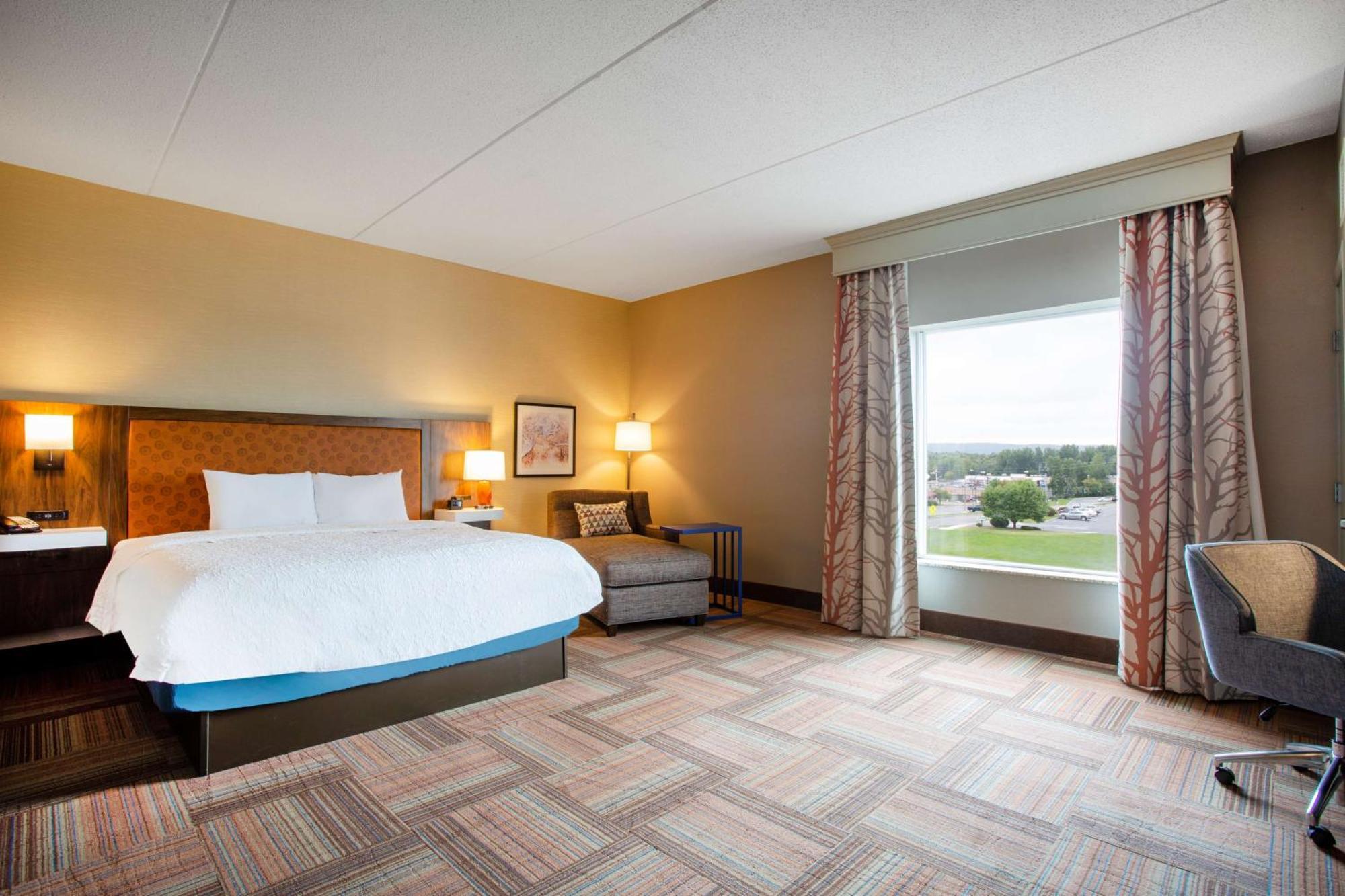 Hampton Inn Уотертаун Экстерьер фото