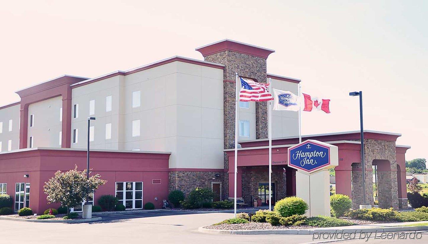 Hampton Inn Уотертаун Экстерьер фото