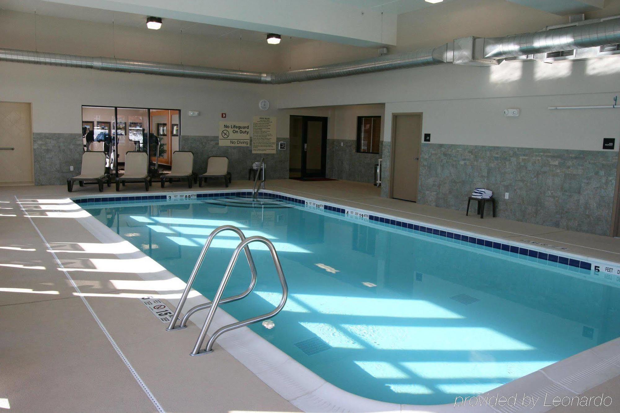 Hampton Inn Уотертаун Экстерьер фото