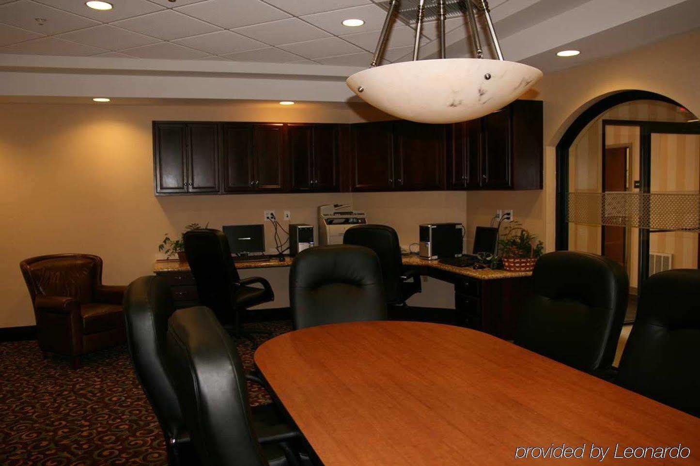 Hampton Inn Уотертаун Экстерьер фото