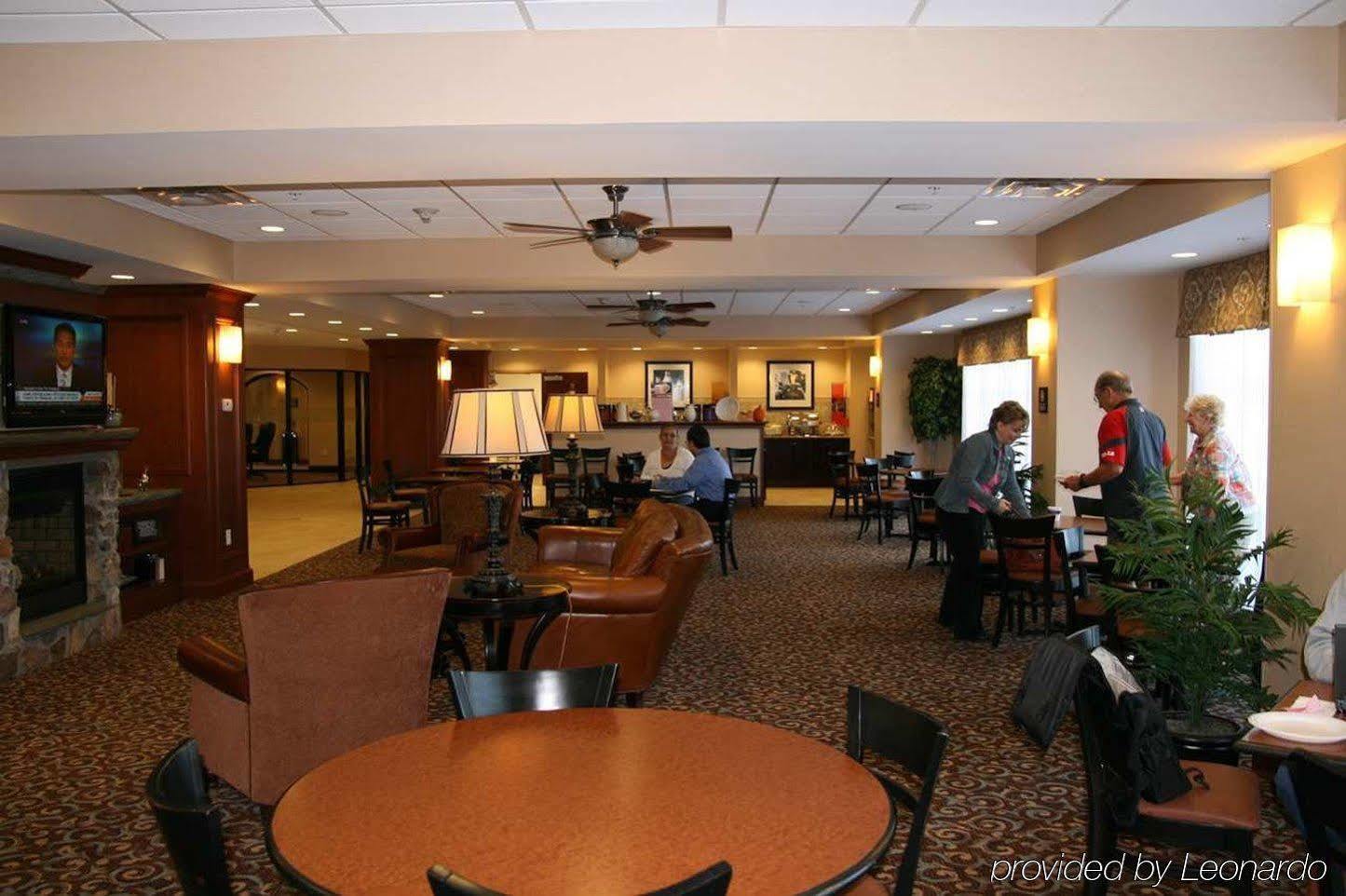 Hampton Inn Уотертаун Ресторан фото