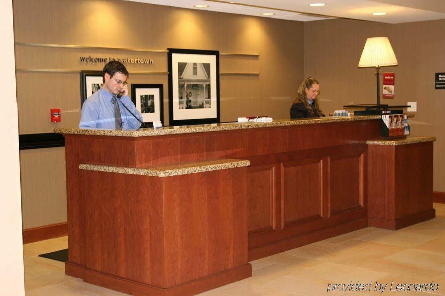 Hampton Inn Уотертаун Экстерьер фото